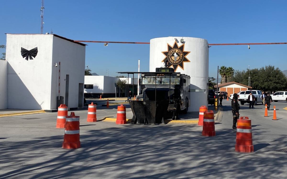 Gobernador asiste a guardia de honor, pero no a reunión de seguridad