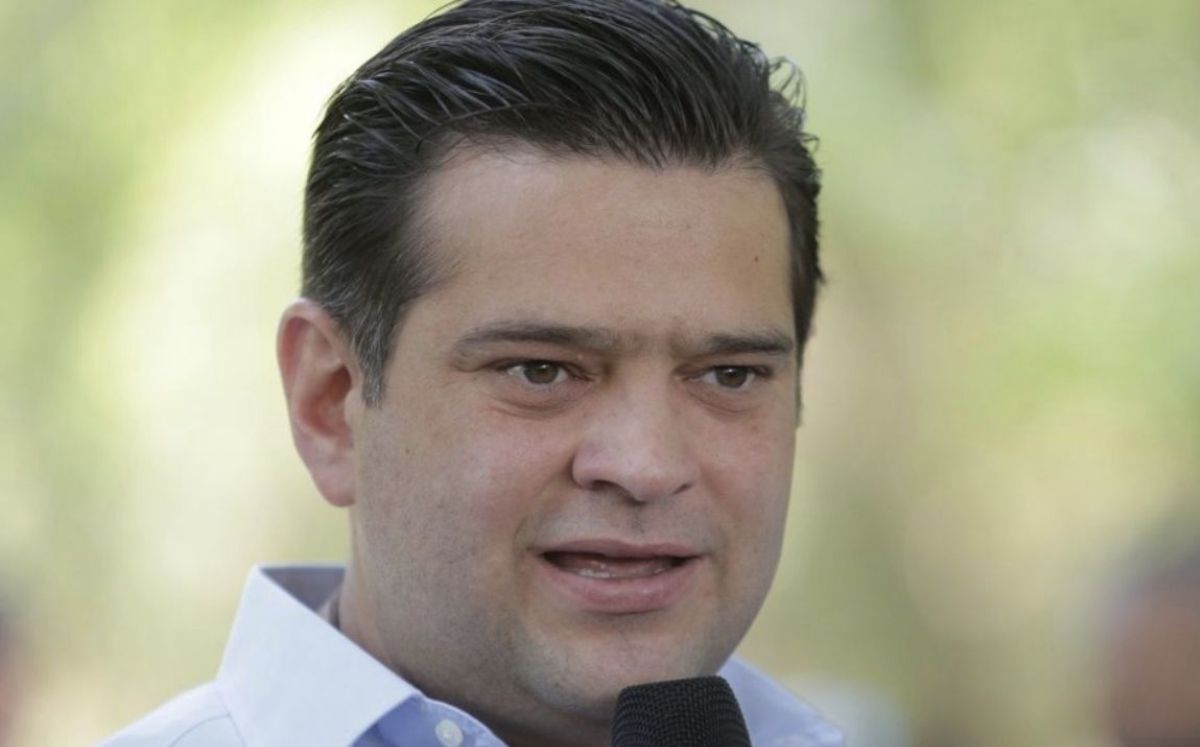 FRANCISCO CIENFUEGOS AYUDA A 35 MIL A VER MEJOR